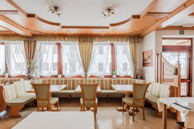 Restaurant Hall